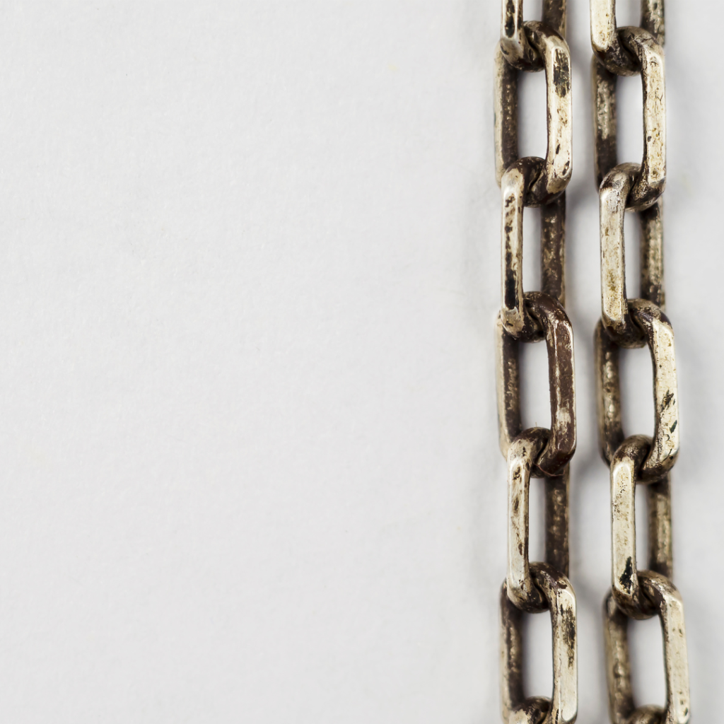 foto catena con segni di ossidazione