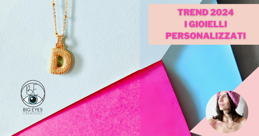 Foto con elementi geometrici e collana con ciondolo a forma di lettera D