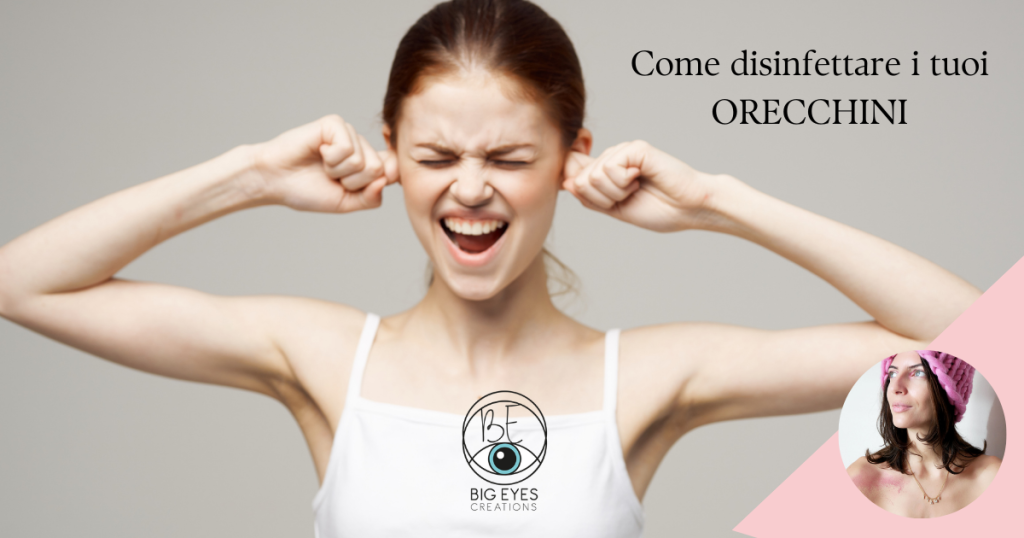 Ragazza con smorfia di dolore e male alle orecchie